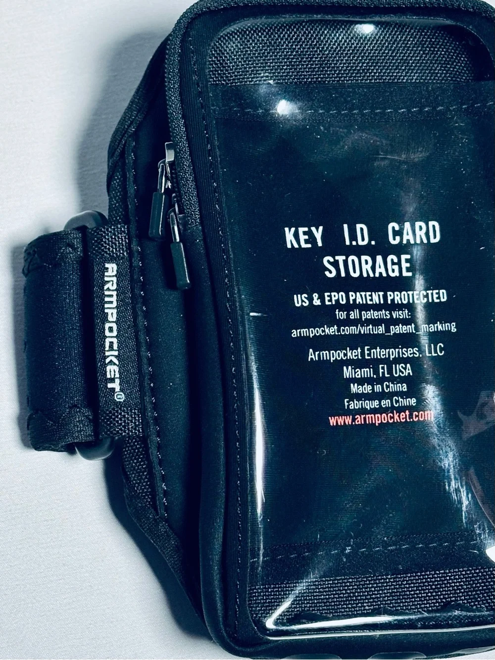 Armpocket Device & Personal Item Holder Armband Zip Close Black Excellent